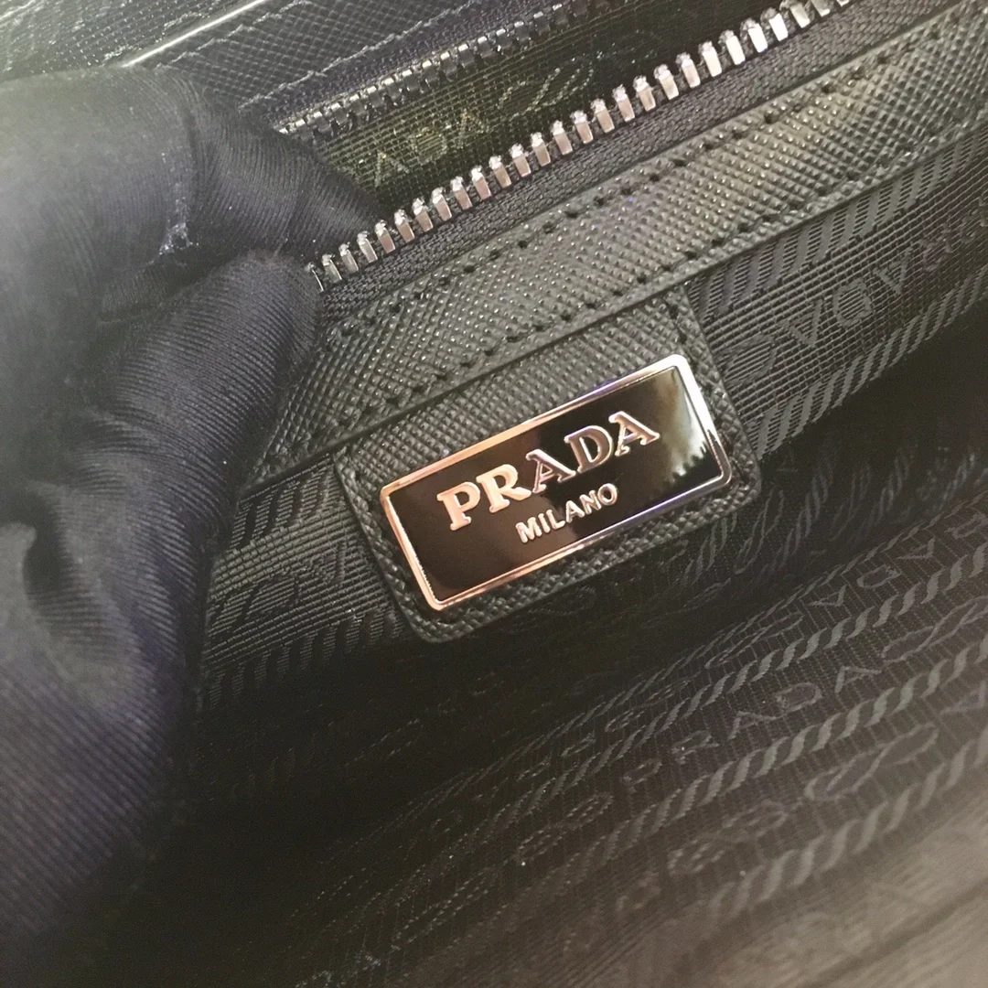 프라다 나일론 버클 크로스백