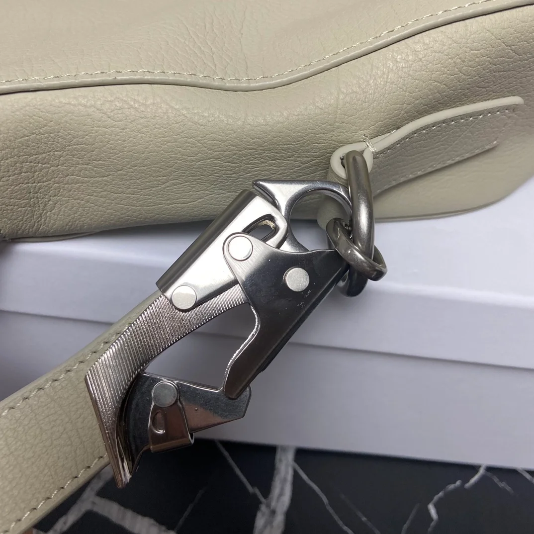 버버리 스몰 나이트백