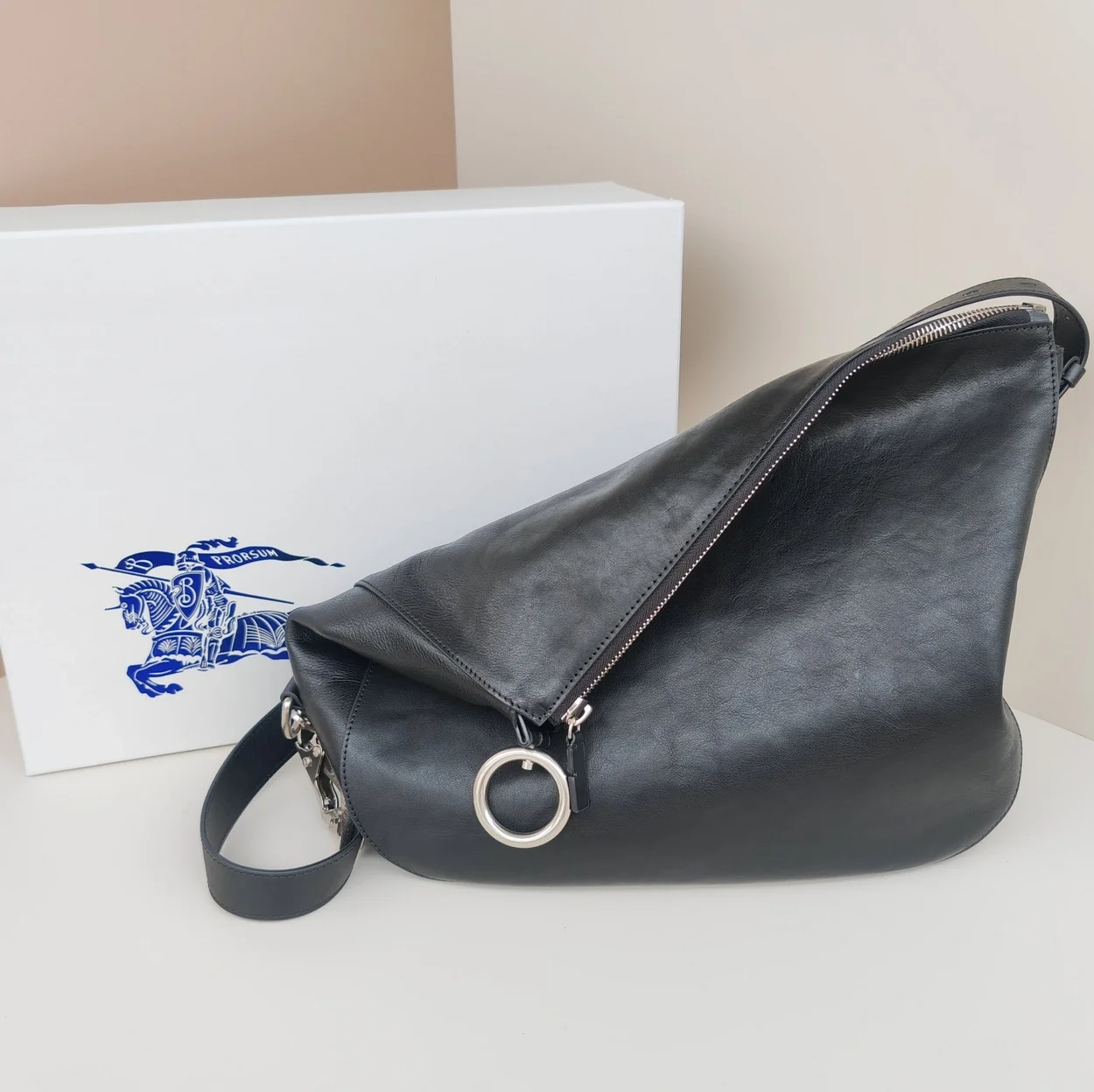 버버리 미디엄 나이트백 실버블랙