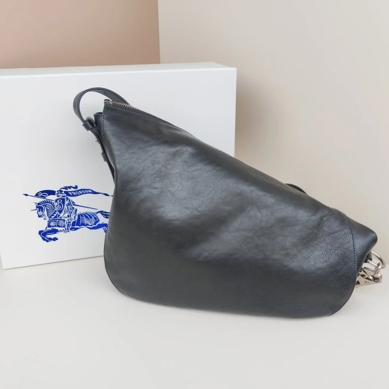 버버리 미디엄 나이트백 실버블랙