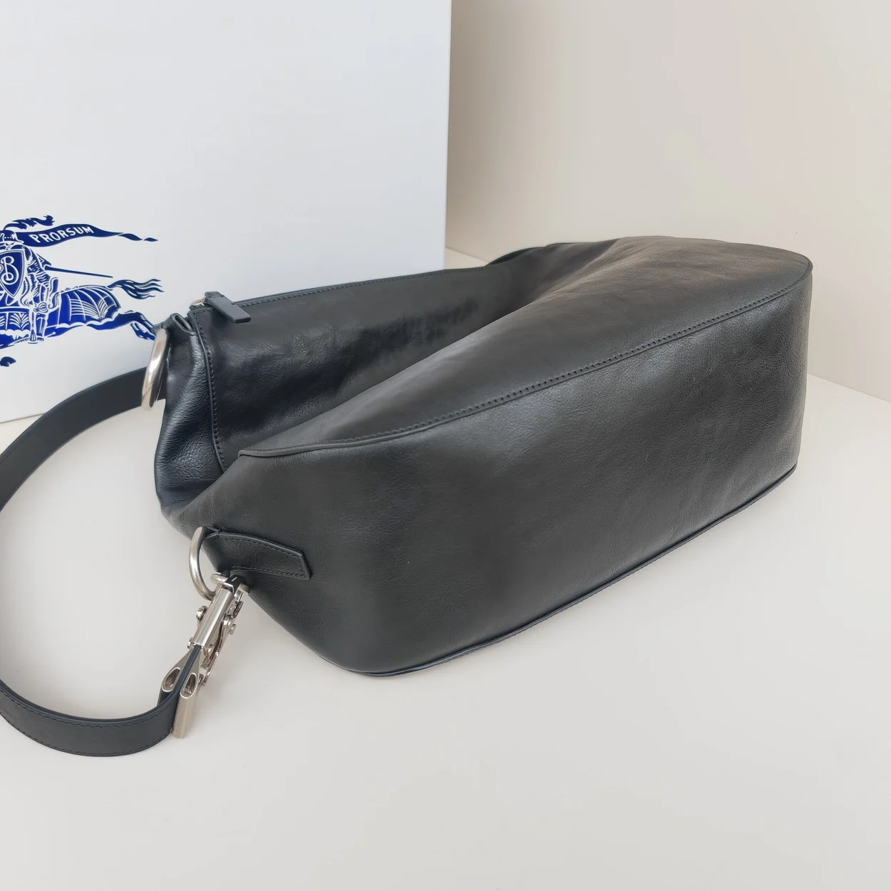 버버리 미디엄 나이트백 실버블랙