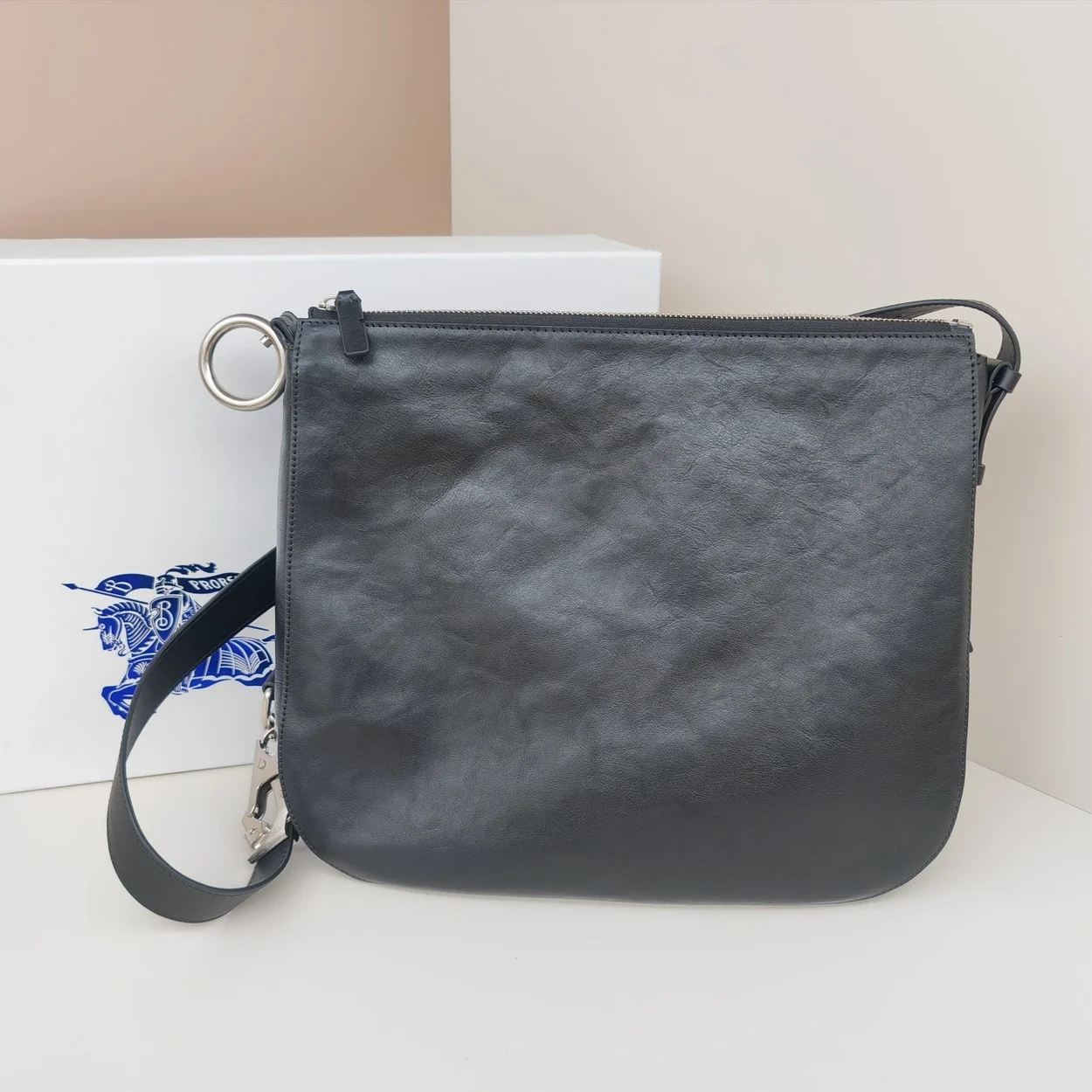 버버리 미디엄 나이트백 실버블랙