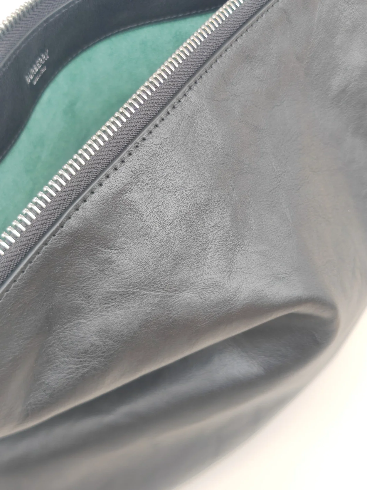 버버리 미디엄 나이트백 실버블랙