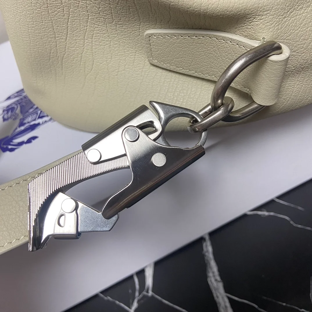 버버리 미디엄 나이트백