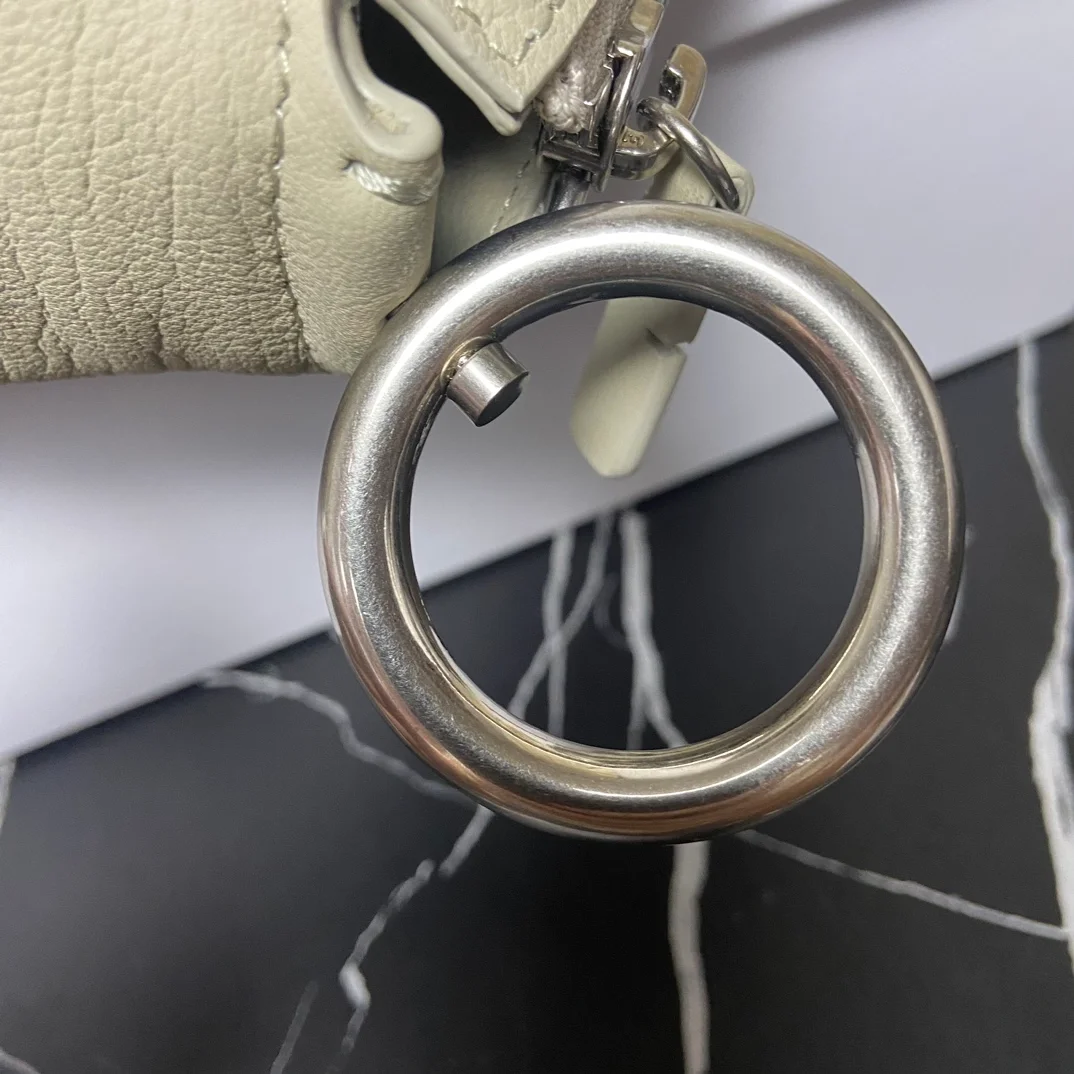 버버리 미디엄 나이트백