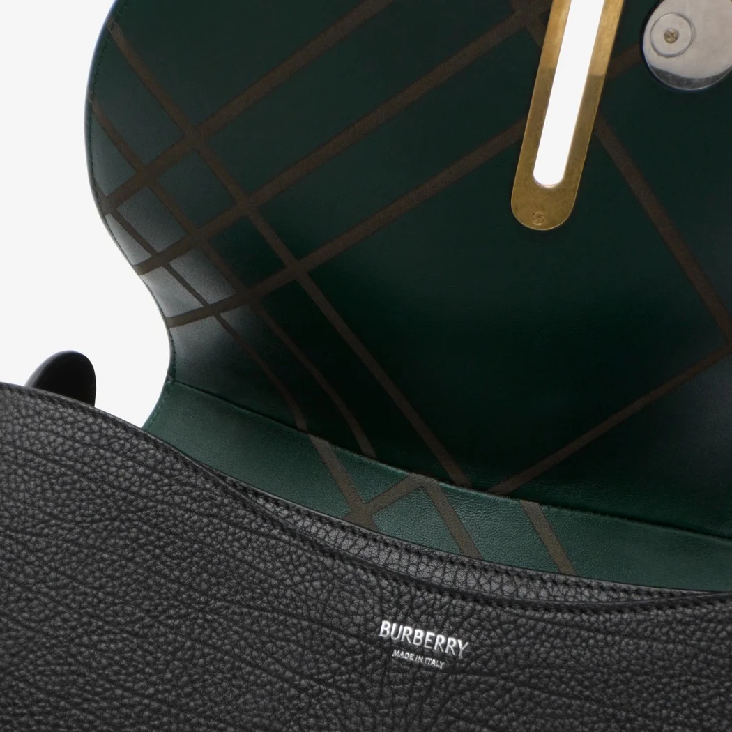 버버리 미디엄 로킹 홀스백 블랙