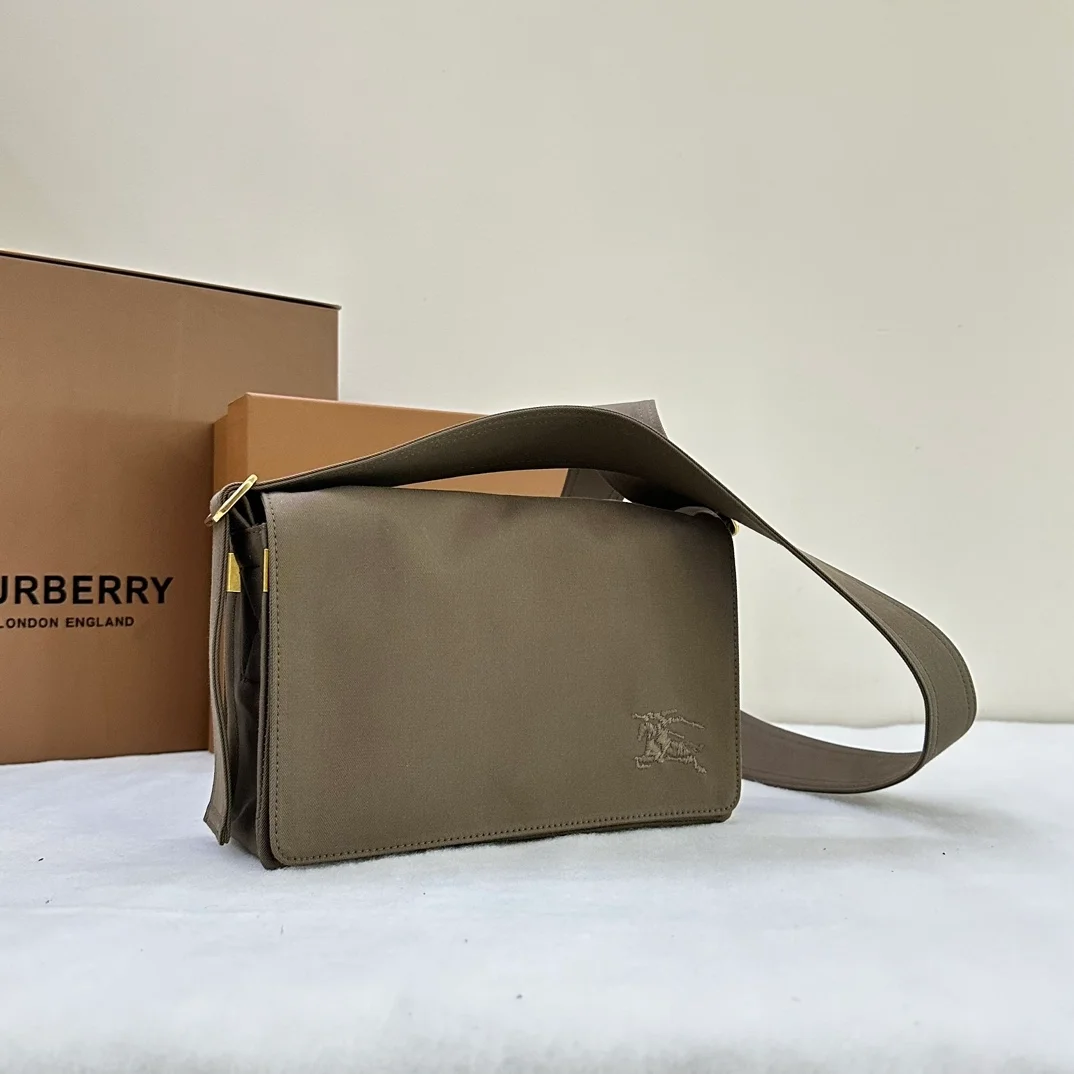 버버리 트렌치 크로스바디백 카키