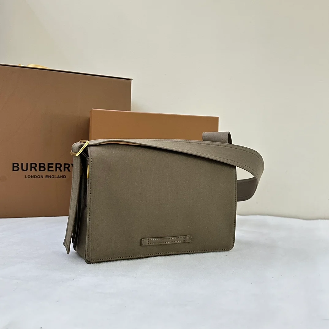 버버리 트렌치 크로스바디백 카키