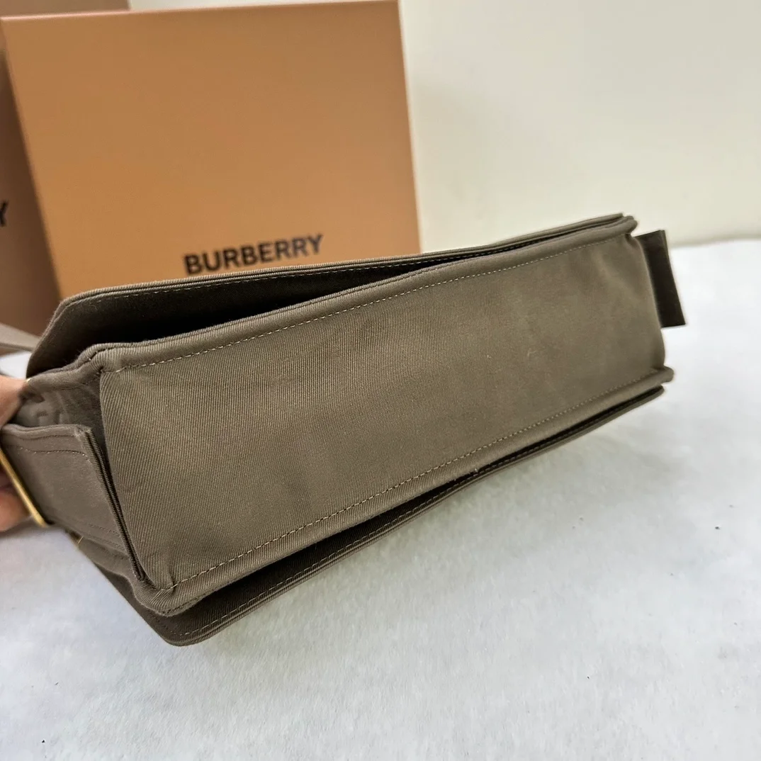 버버리 트렌치 크로스바디백 카키