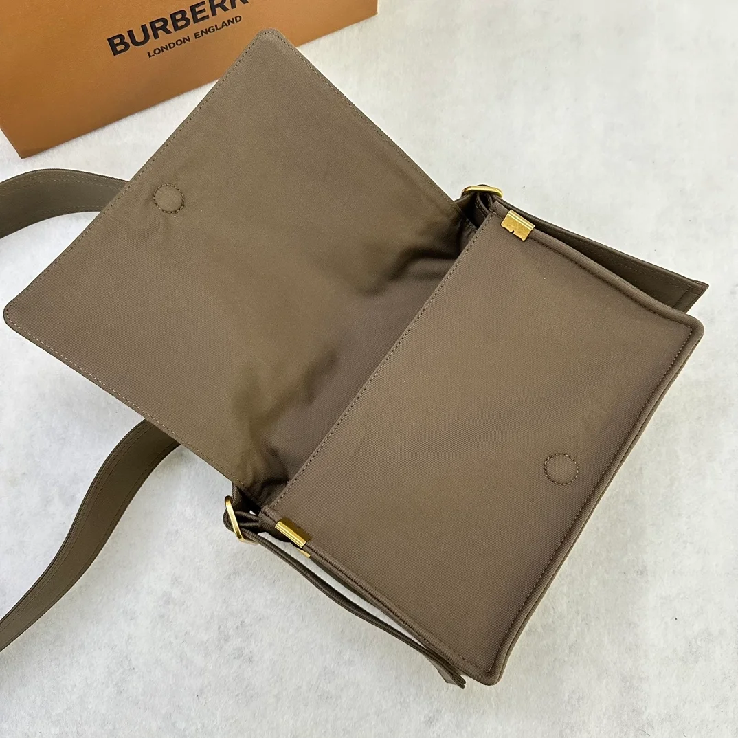 버버리 트렌치 크로스바디백 카키