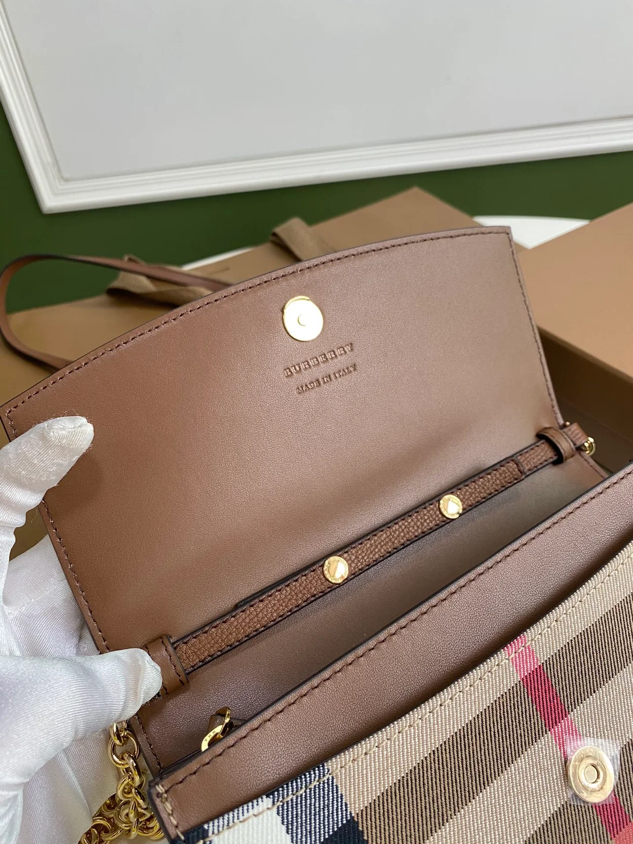 버버리 헨리하우스 브라운 체인 크로스백