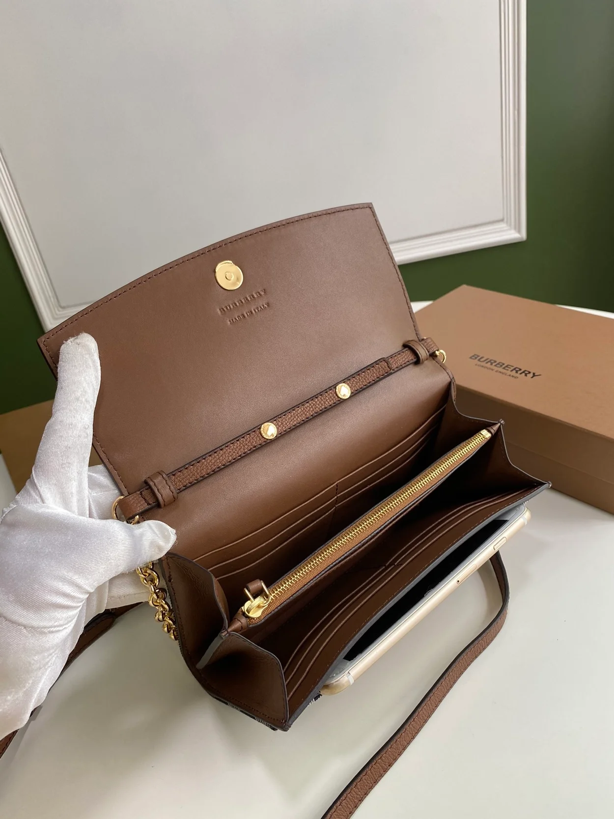 버버리 헨리하우스 브라운 체인 크로스백