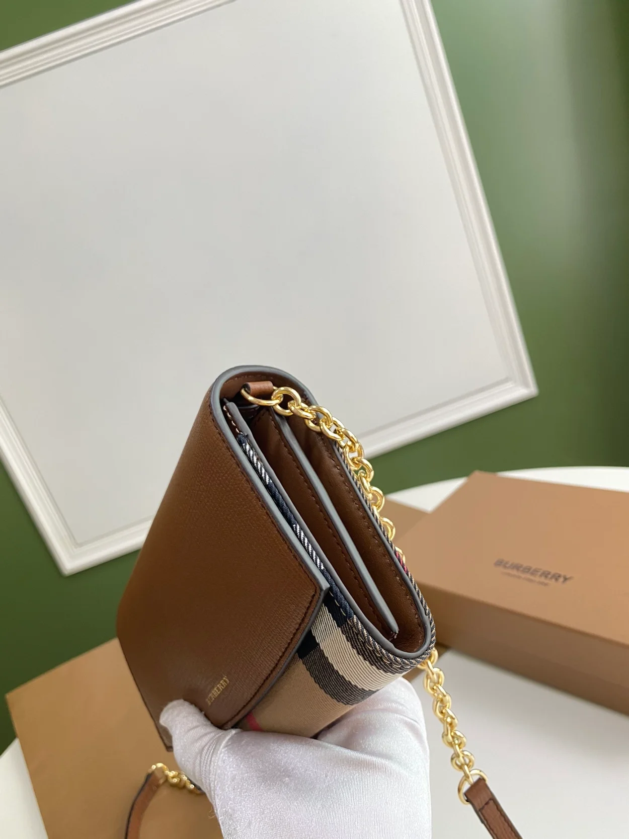 버버리 헨리하우스 브라운 체인 크로스백