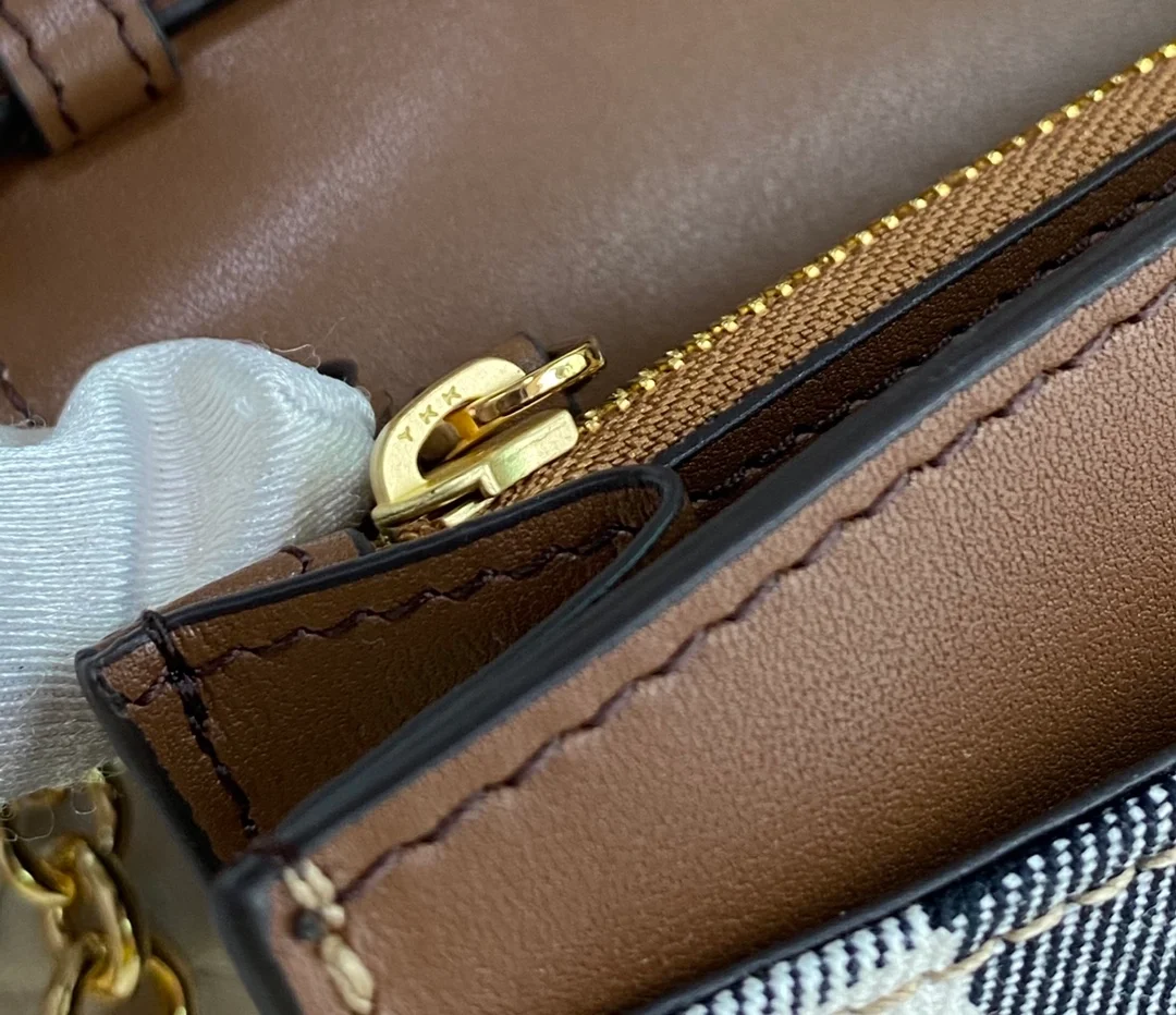 버버리 헨리하우스 브라운 체인 크로스백