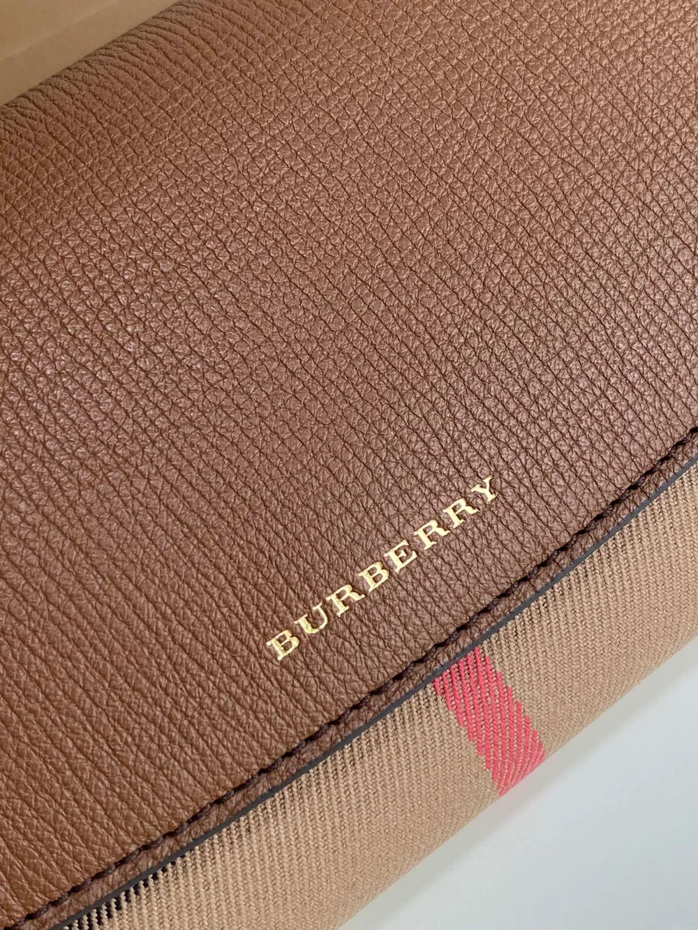 버버리 헨리하우스 브라운 체인 크로스백