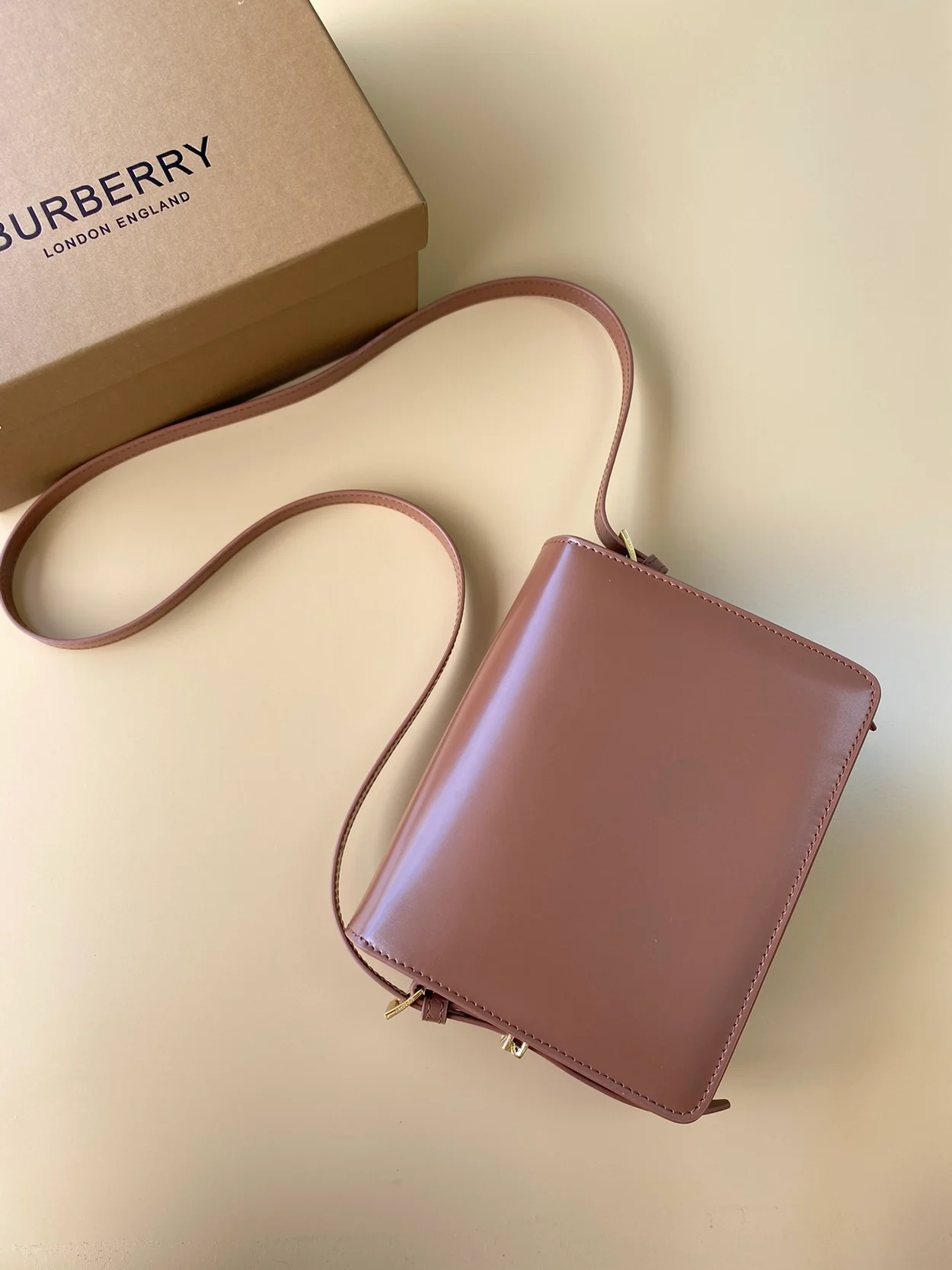 버버리 카멜 그레이스 스몰 크로스백