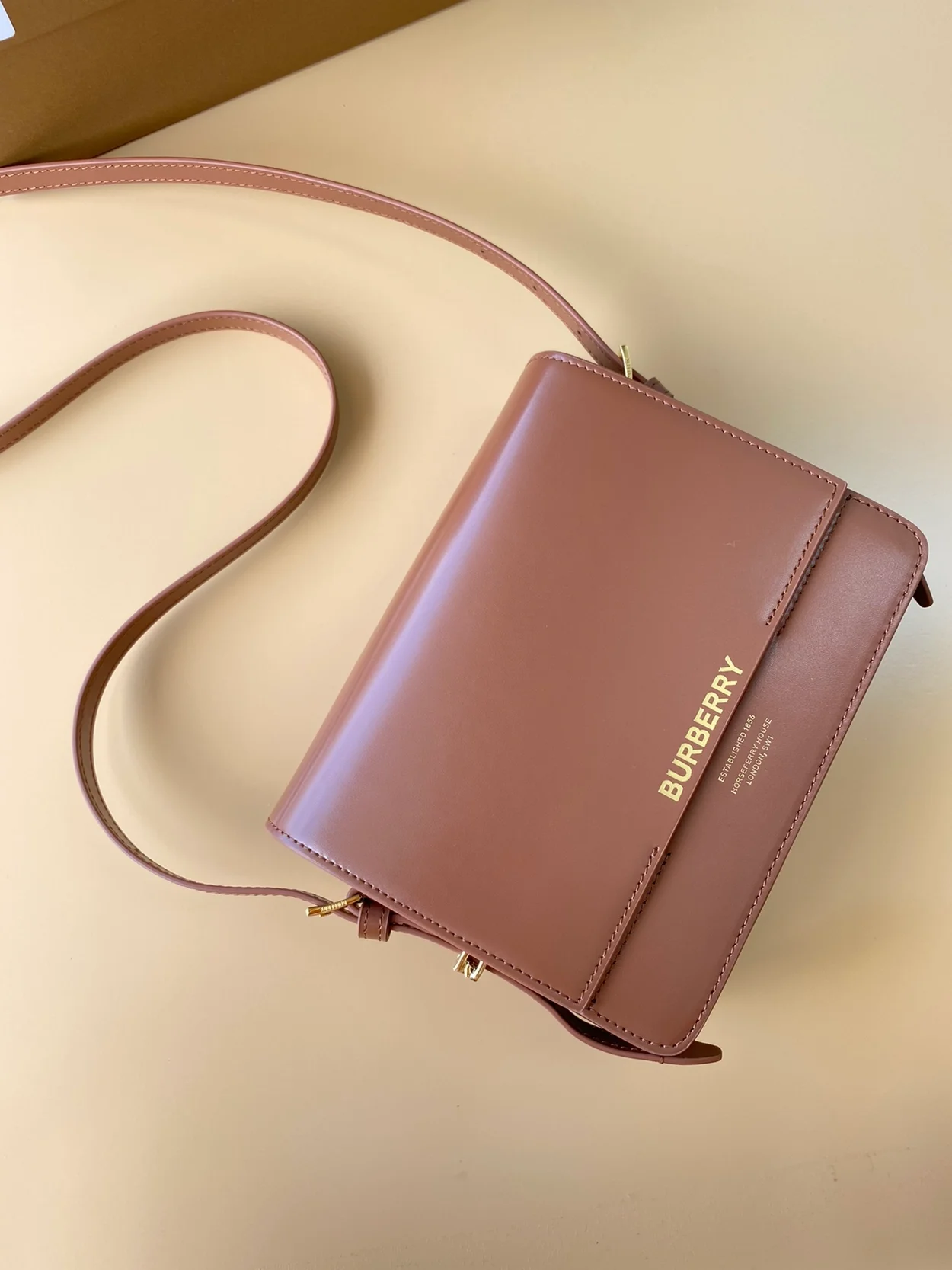 버버리 카멜 그레이스 스몰 크로스백