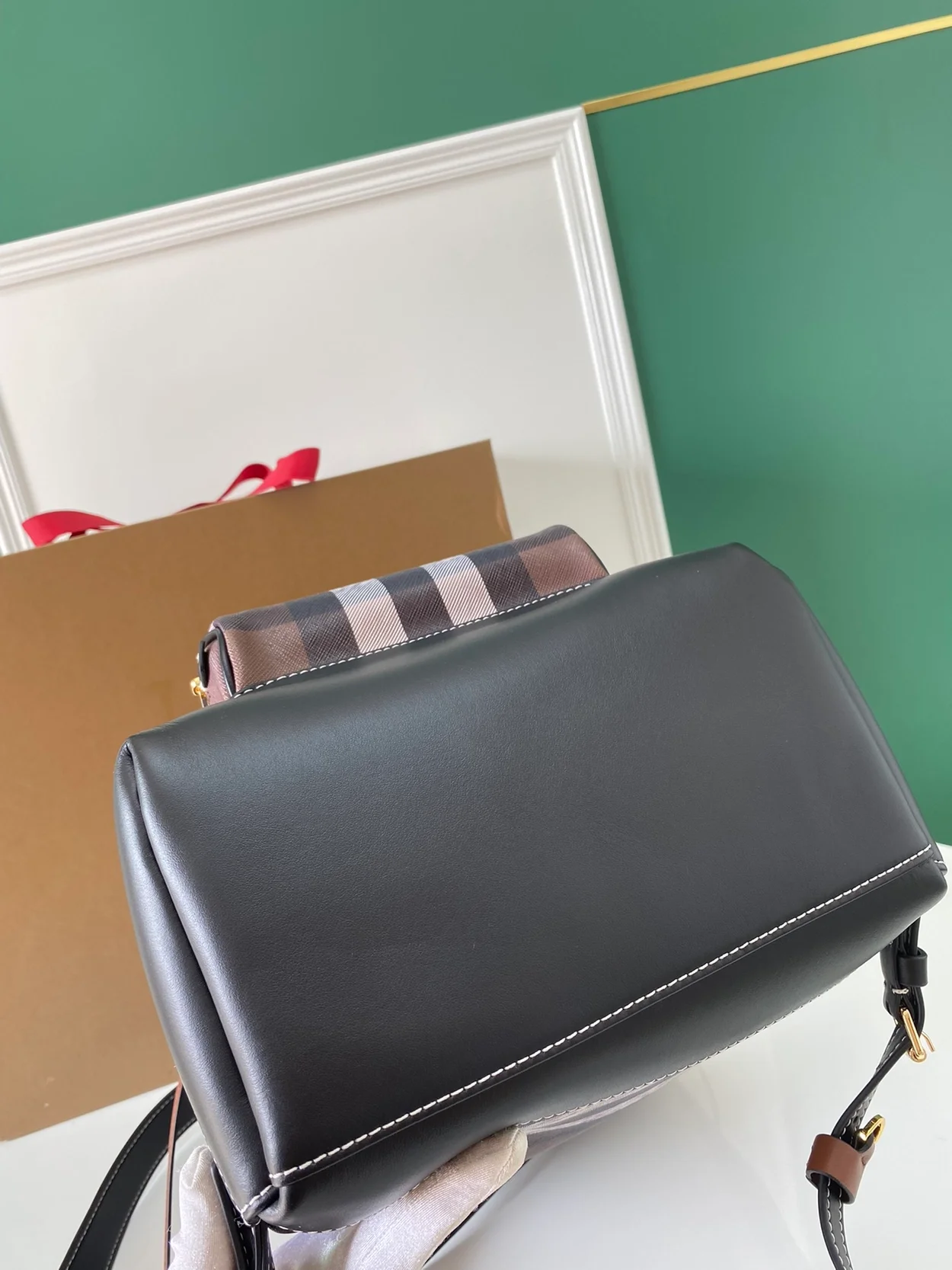 버버리 체크 팩 다크 버치브라운