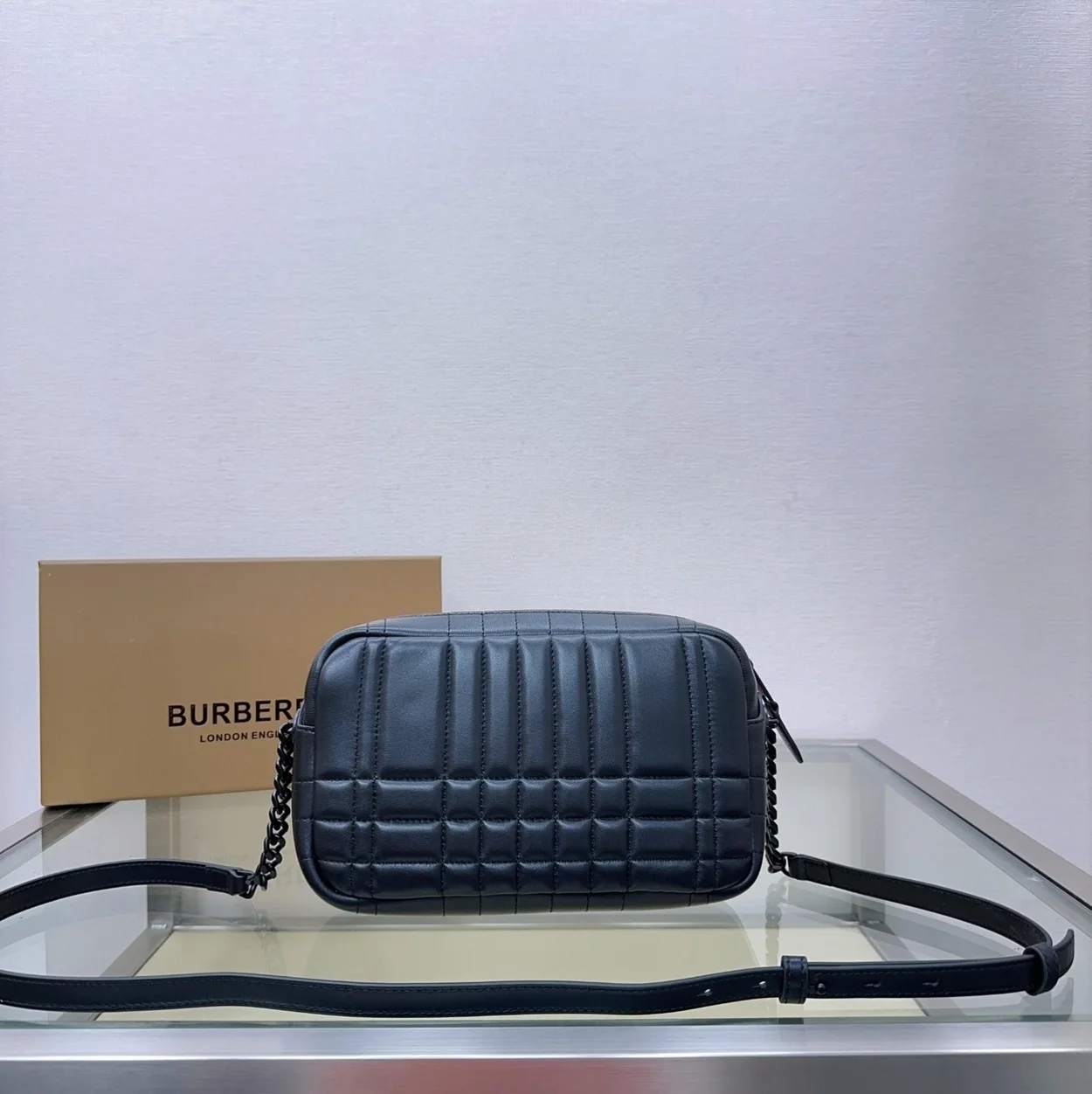 버버리 스몰 롤라 카매라백 블랙