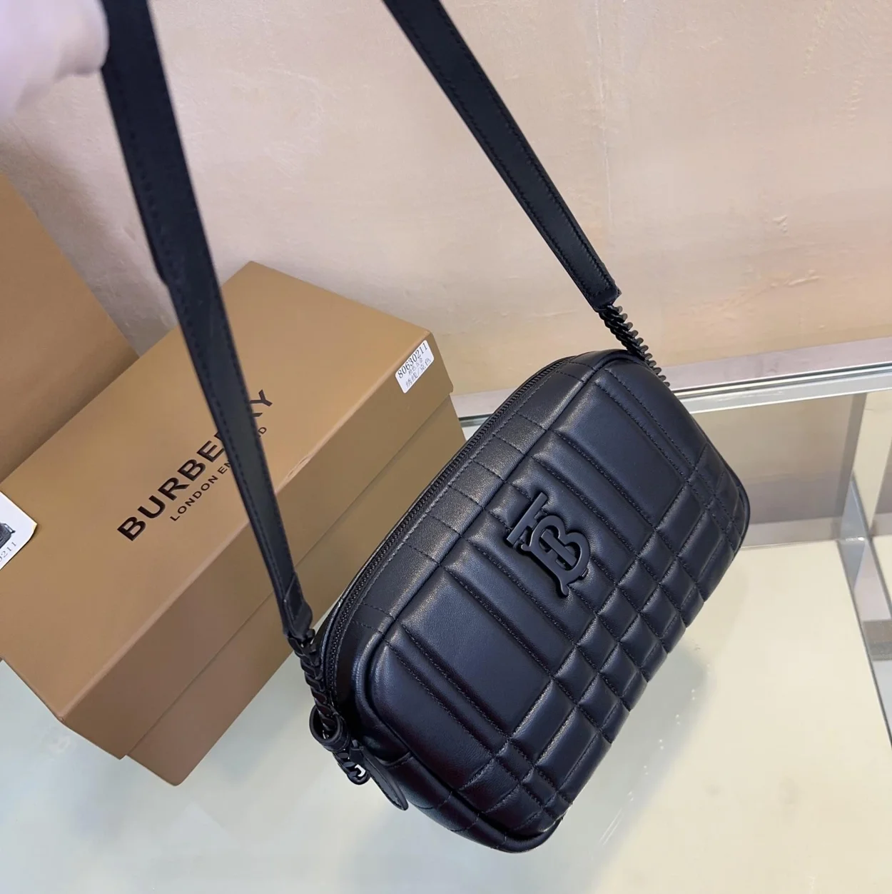 버버리 스몰 롤라 카매라백 블랙