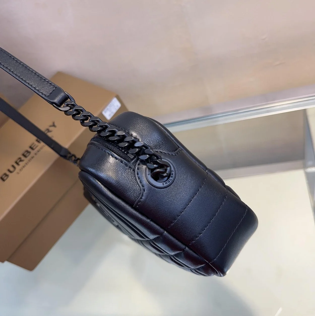 버버리 스몰 롤라 카매라백 블랙