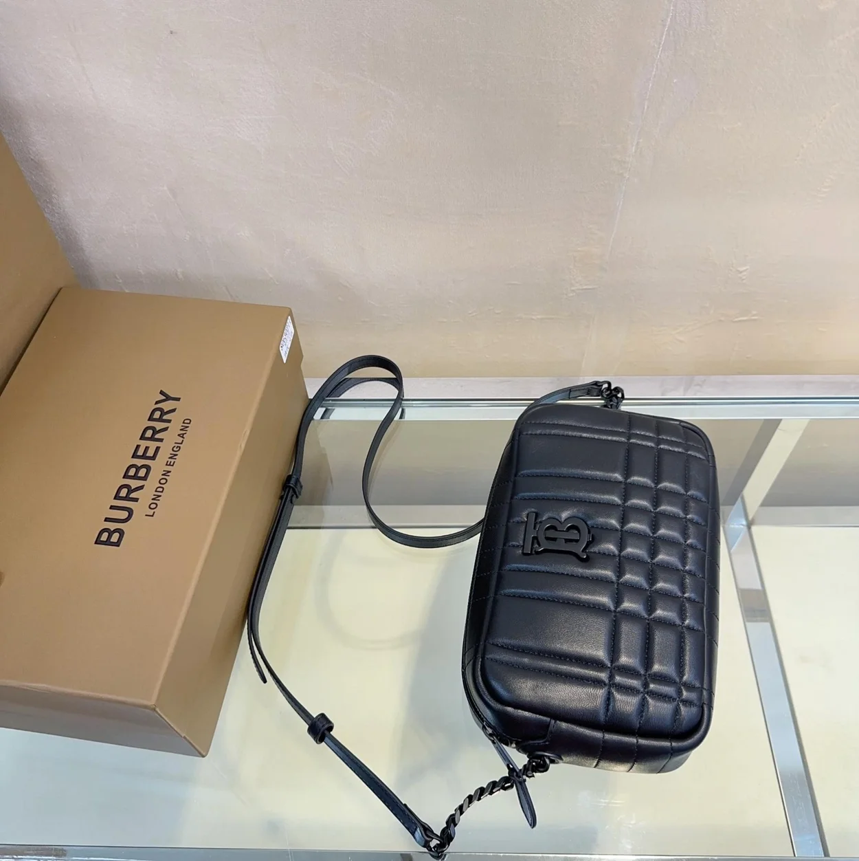 버버리 스몰 롤라 카매라백 블랙