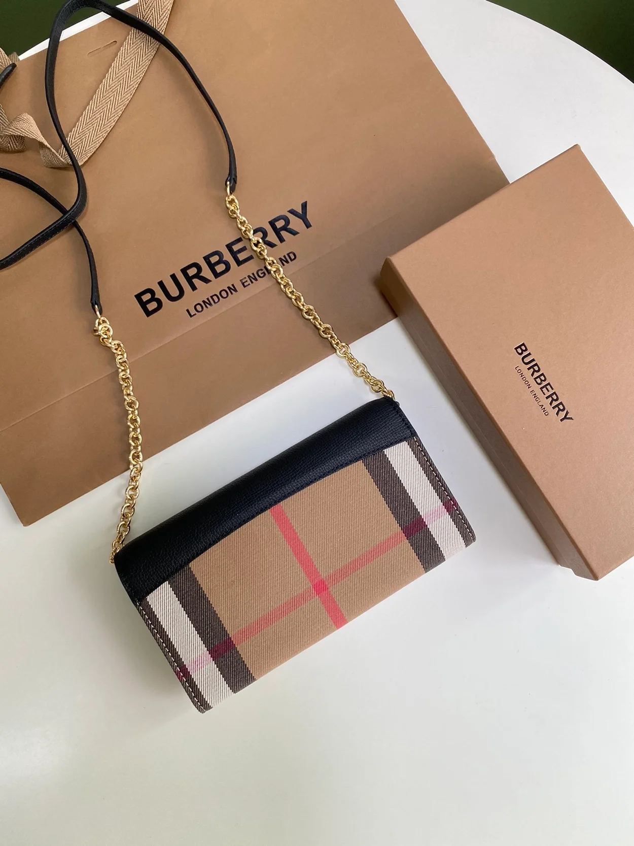 버버리 헨리 하우스 체크 체인 크로스백