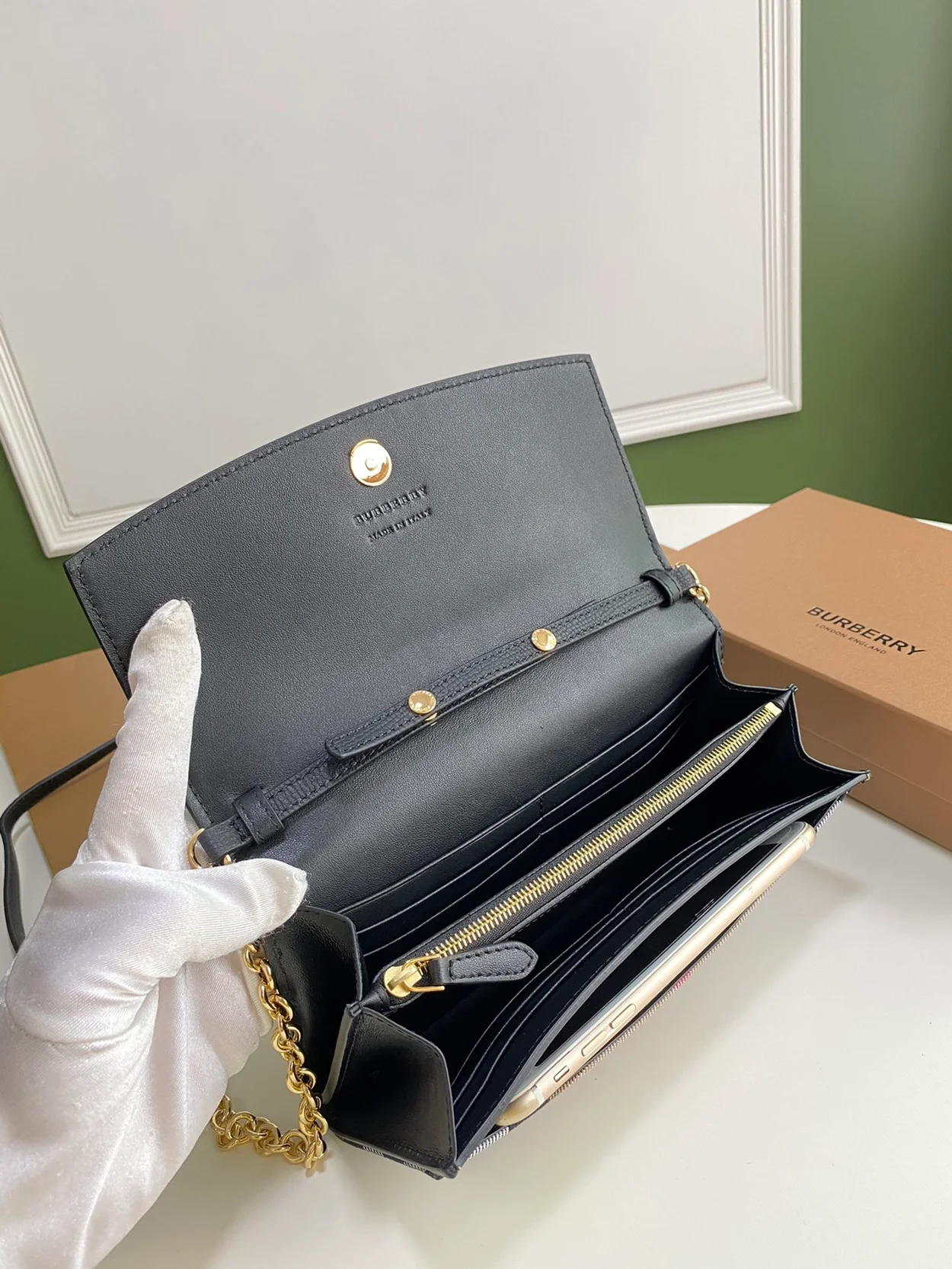 버버리 헨리 하우스 체크 체인 크로스백