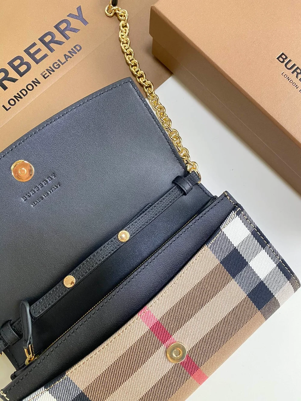 버버리 헨리 하우스 체크 체인 크로스백