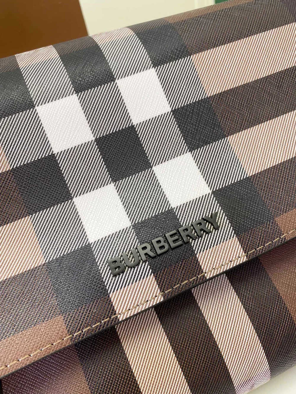 버버리 다크 버치 브라운 메신저백 라지