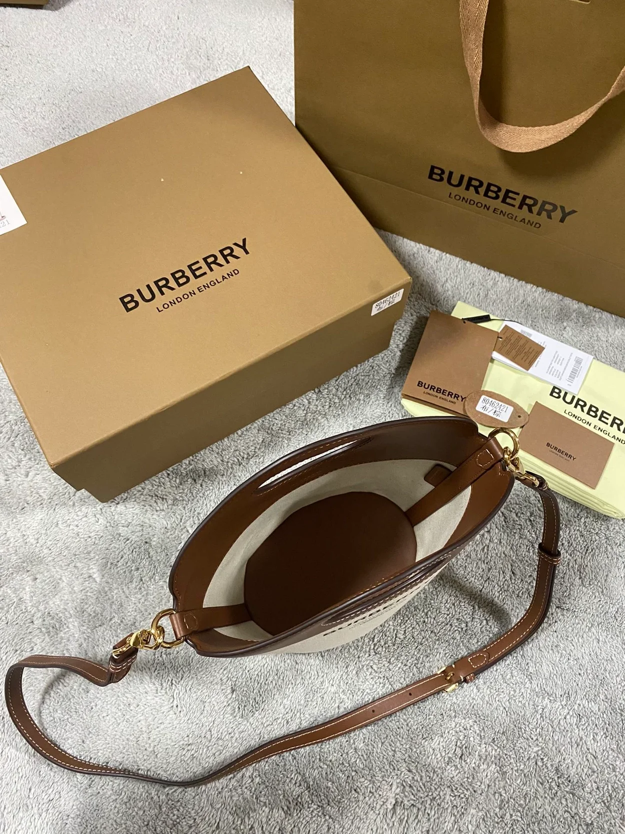 버버리 스몰 캔버스 포켓 버킷백