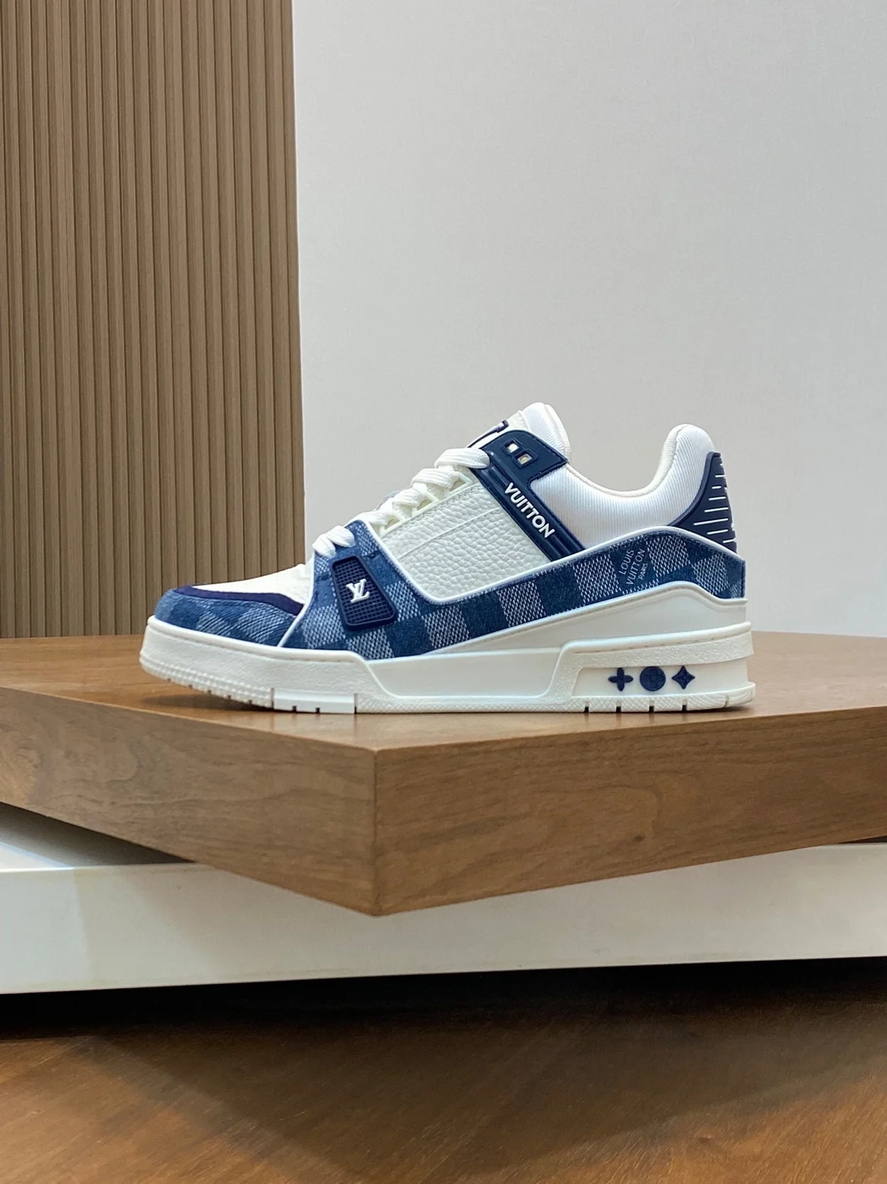 루이비통 트레이너 스니커즈 다미에 블루