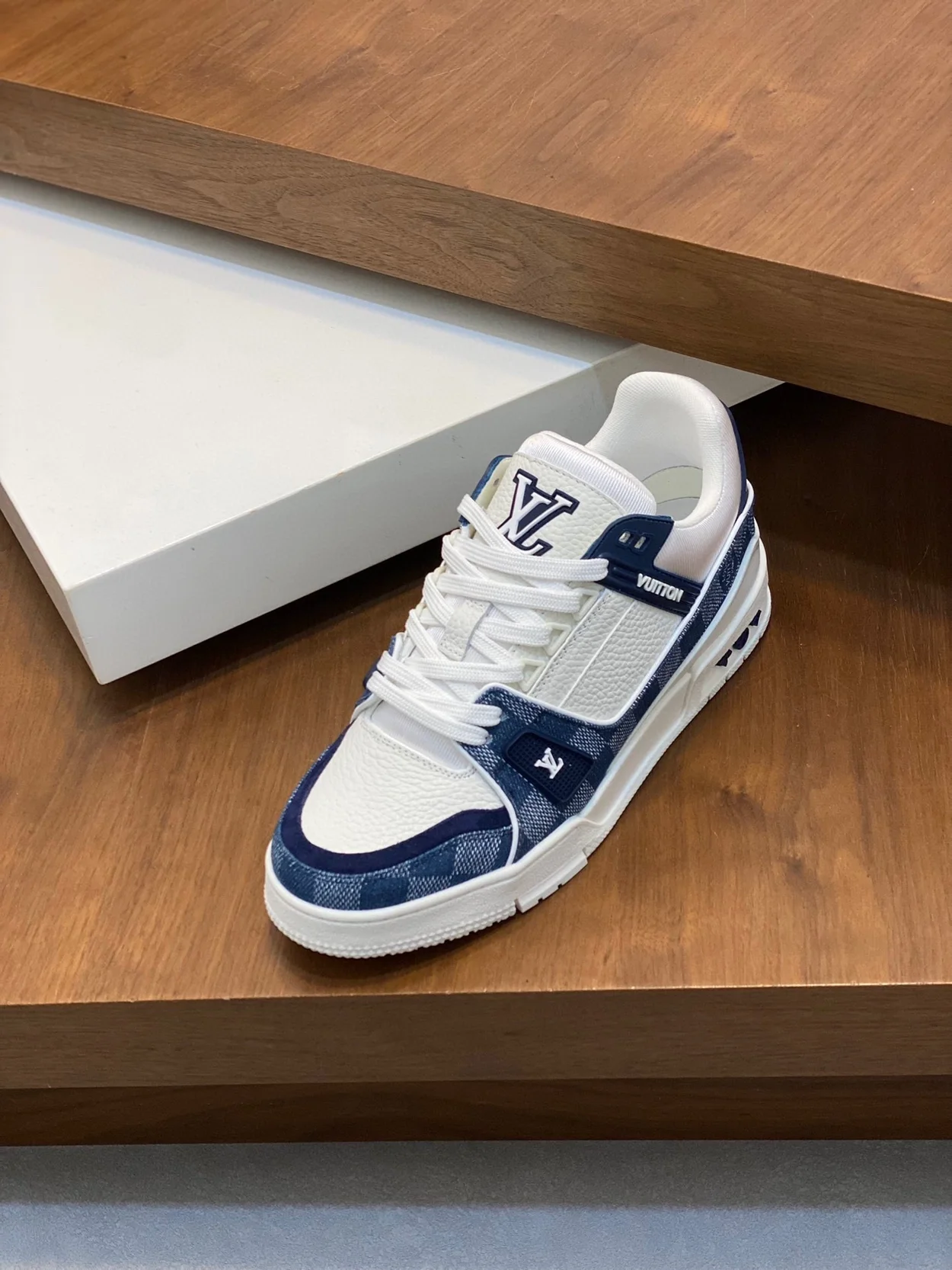 루이비통 트레이너 스니커즈 다미에 블루