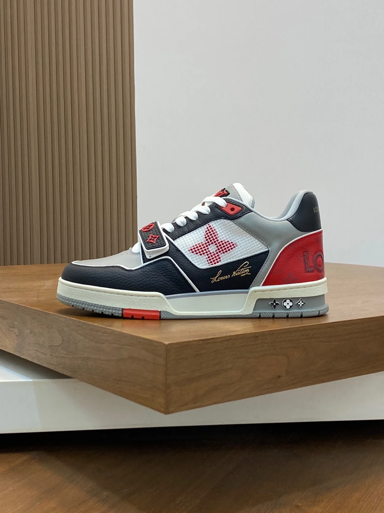 루이비통 LV 트레이너 스니커즈 레드