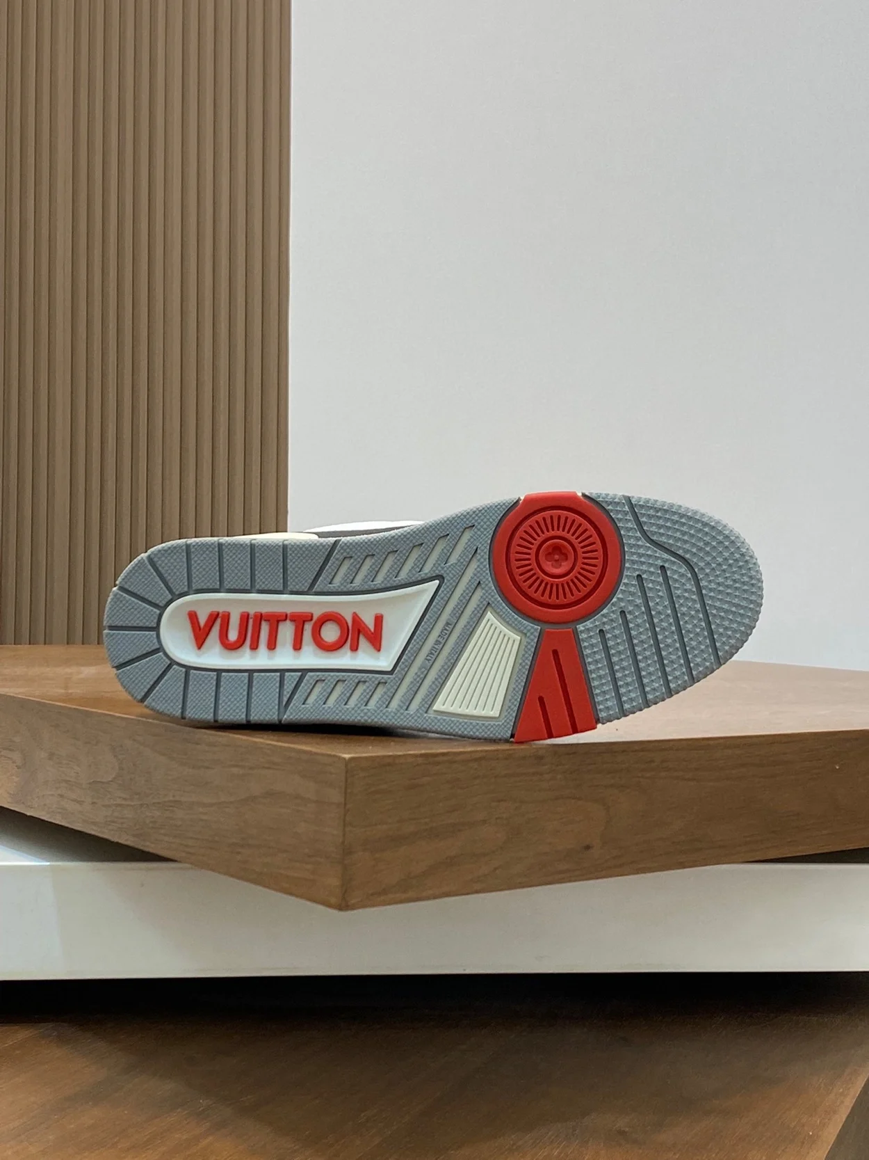 루이비통 LV 트레이너 스니커즈 레드