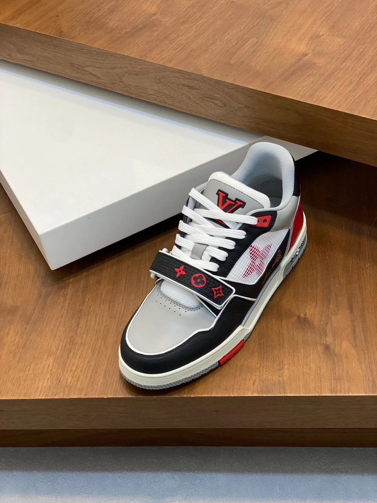 루이비통 LV 트레이너 스니커즈 레드