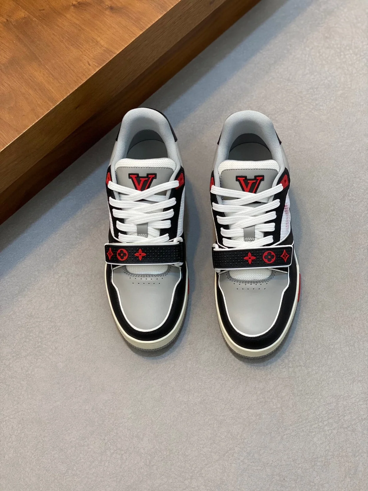 루이비통 LV 트레이너 스니커즈 레드