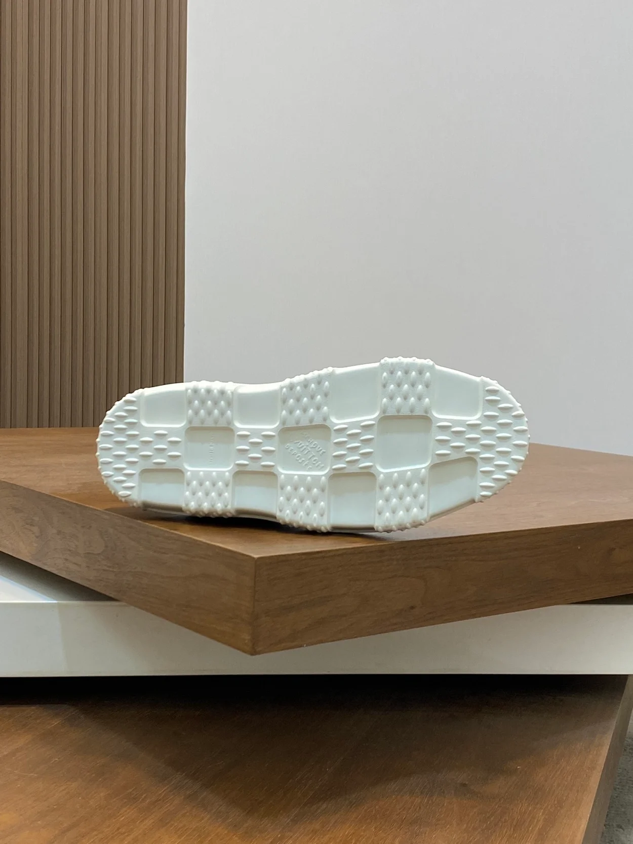 루이비통 스페이스 랜더 슬립온 블루