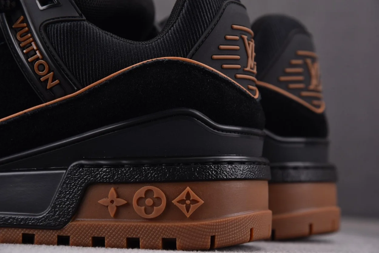 루이비통 LV 트레이너 맥시 스니커즈 블랙