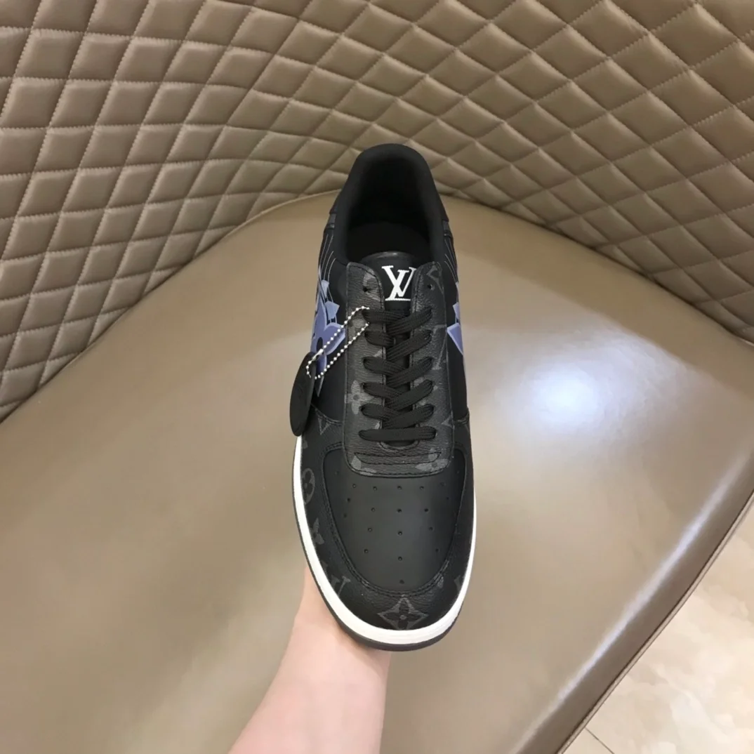 루이비통 리볼리 블랙 로우탑 스니커즈