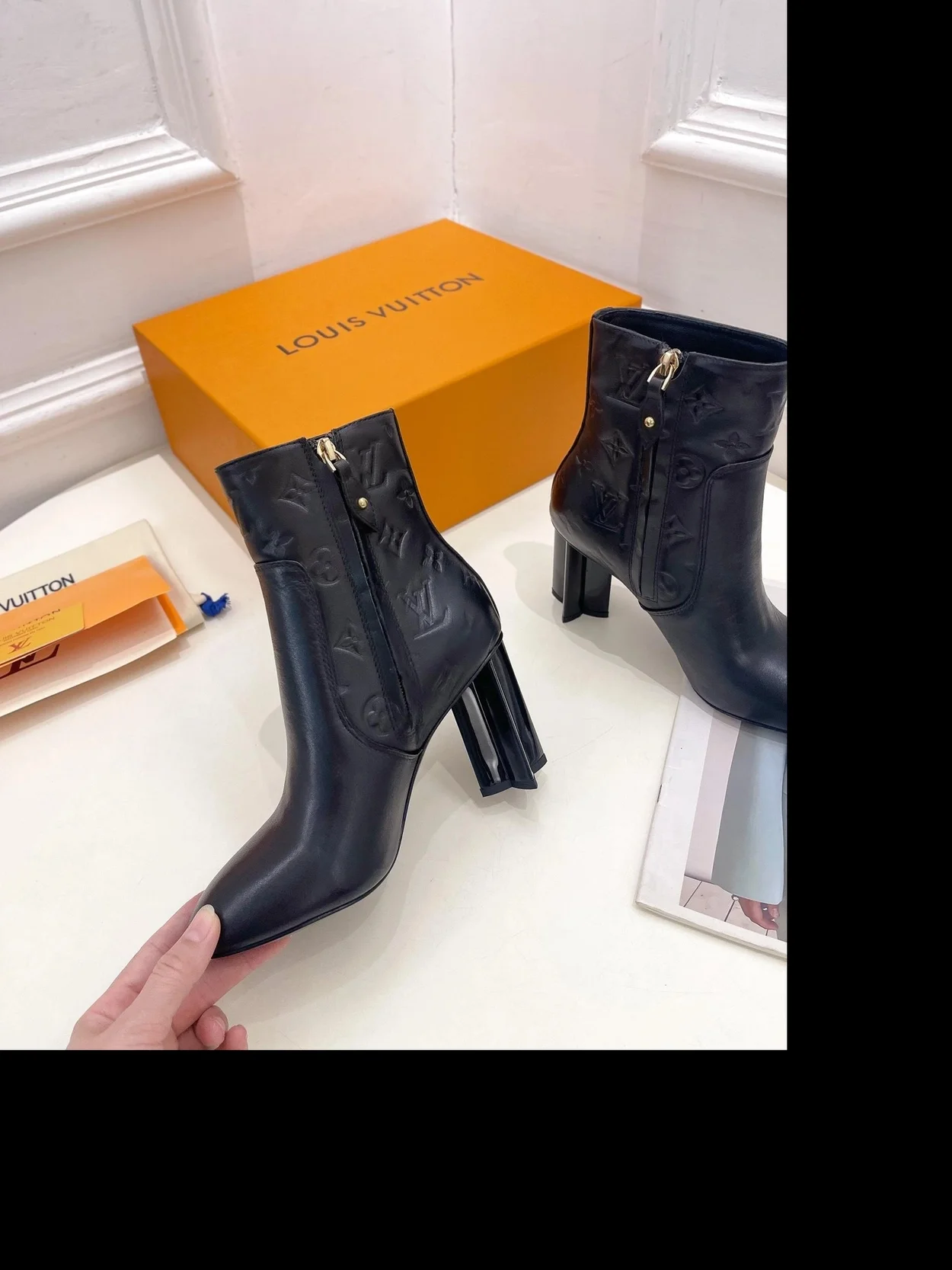 루이비통 실루엣 앵클 부츠 블랙