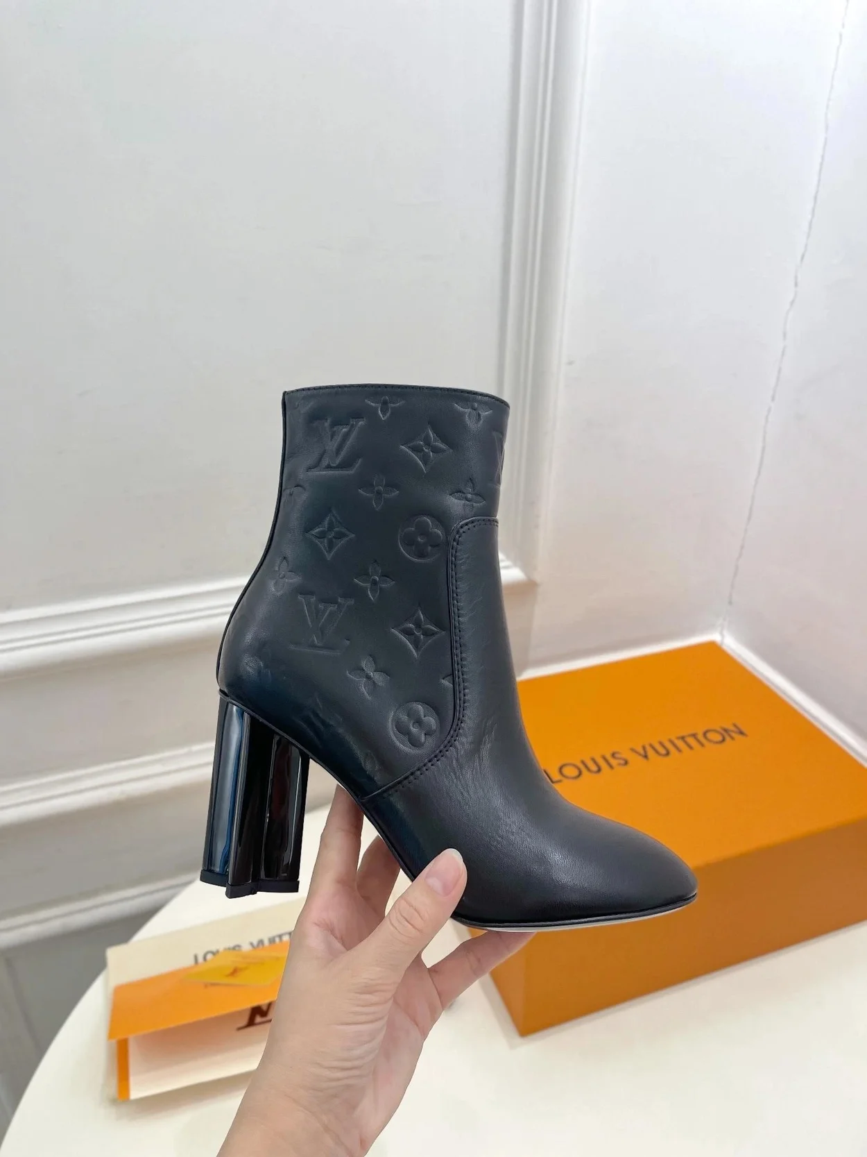 루이비통 실루엣 앵클 부츠 블랙