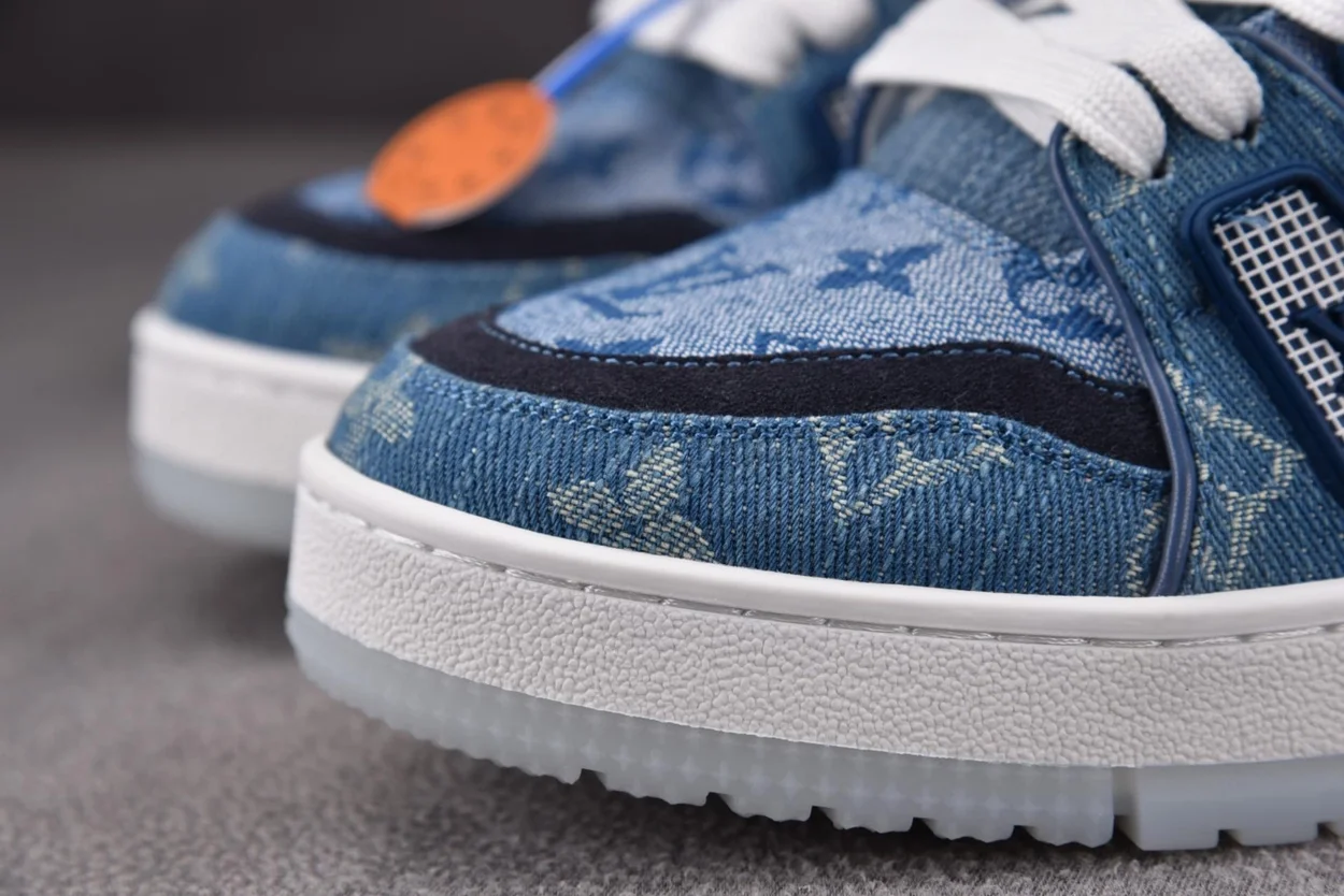 루이비통 LV 트레이너 스니커즈 블루 데님