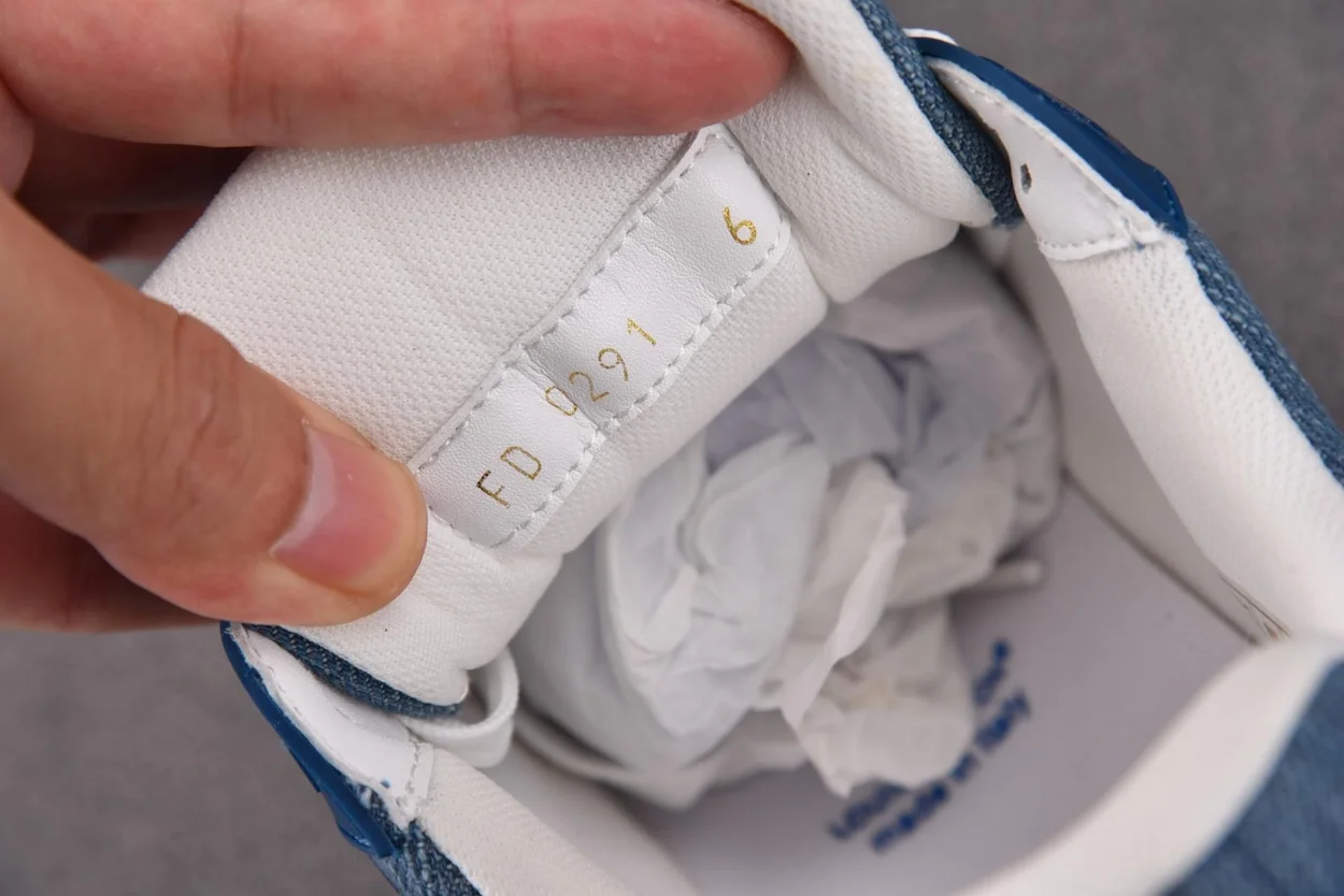 루이비통 LV 트레이너 스니커즈 블루 데님