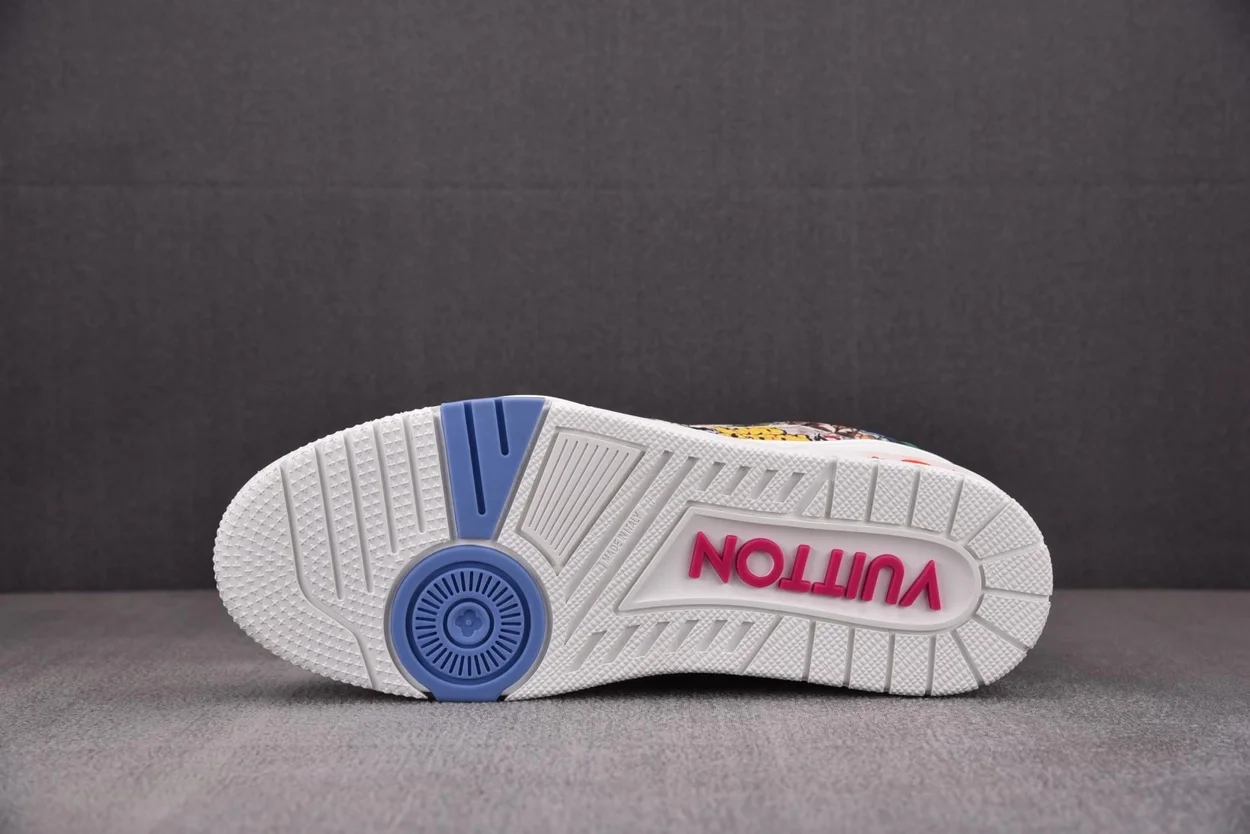 루이비통 LV 트레이너 스니커즈 코믹 화이트