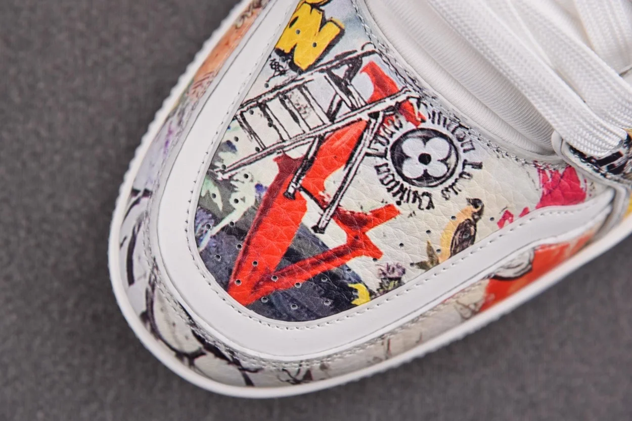 루이비통 LV 트레이너 스니커즈 코믹 화이트