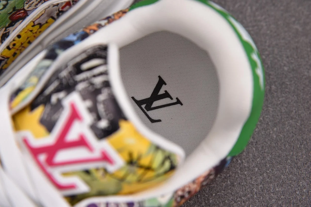 루이비통 LV 트레이너 스니커즈 코믹 화이트