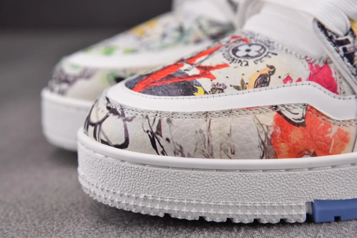 루이비통 LV 트레이너 스니커즈 코믹 화이트