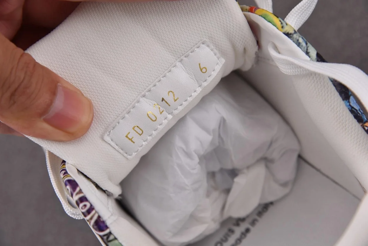 루이비통 LV 트레이너 스니커즈 코믹 화이트