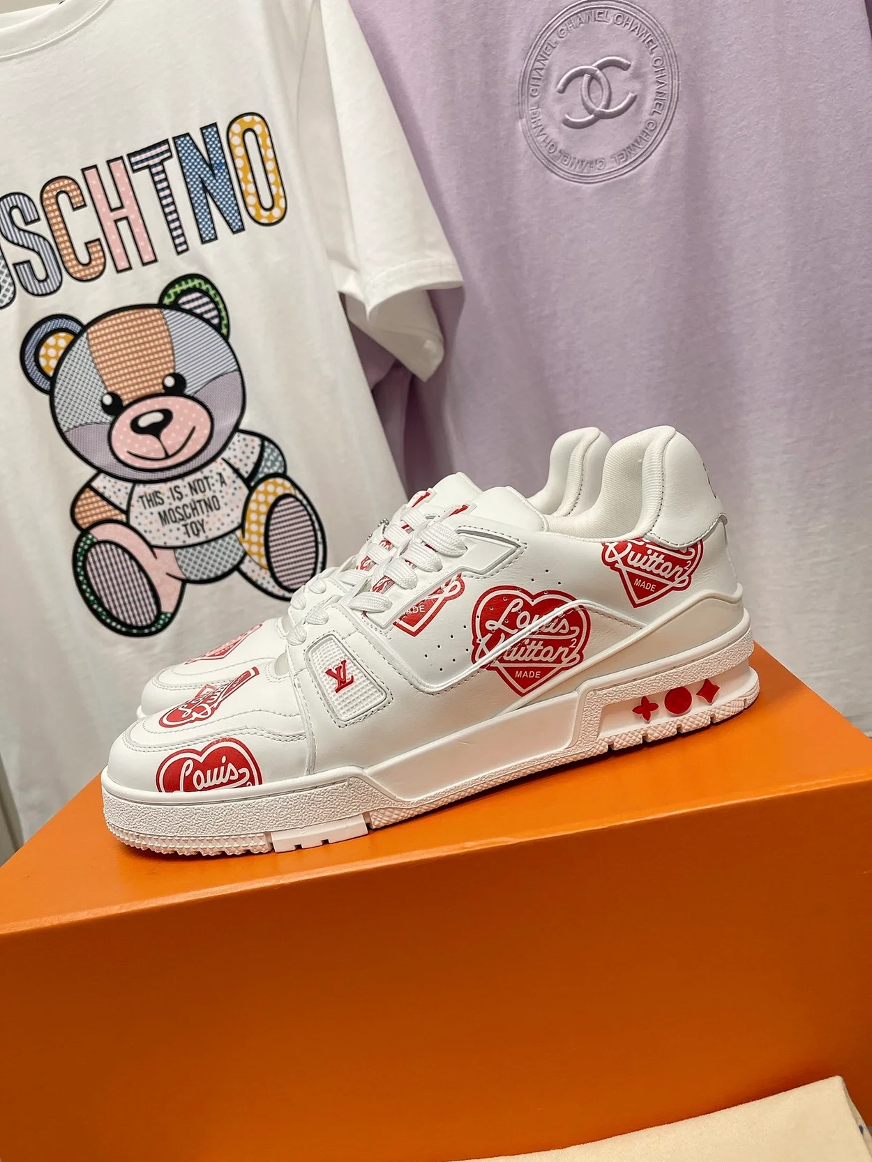 루이비통 니고 LV 트레이너 스니커즈 레드